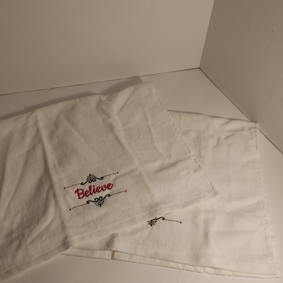 2 Holiday Hand Towels Soft White Red Letters Believe - Picture 7 of 7